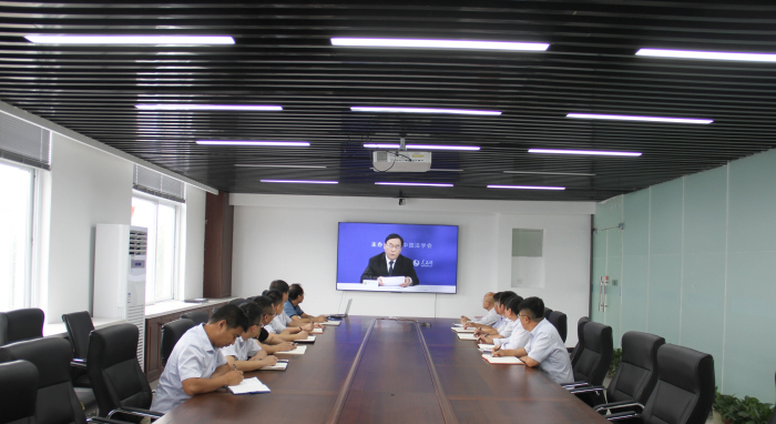 南稀金石公司组织观看“学习贯彻习近平法治思想报告会.jpg 南稀金石公司组织观看“学习贯彻习近平法治思想报告会.jpg